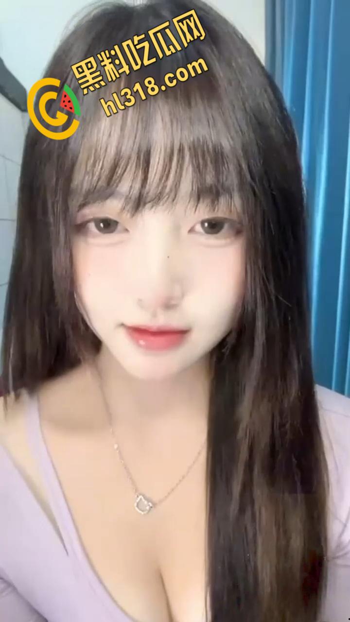 极品巨乳肥臀反差婊【恶霸咕噜咪】,金主定制福利姬视频,直播淫语擦边挑逗,这大尺度直播间居然不被封 !-2