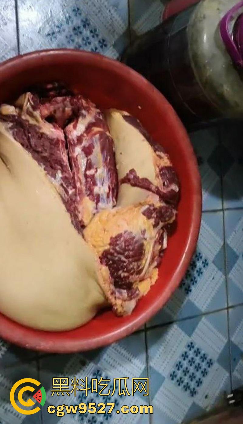 暗网越南屠夫案,男子自愿被杀,多角度砍头血如泉涌,干脆利落几秒剁头,现场原视频流出!-3