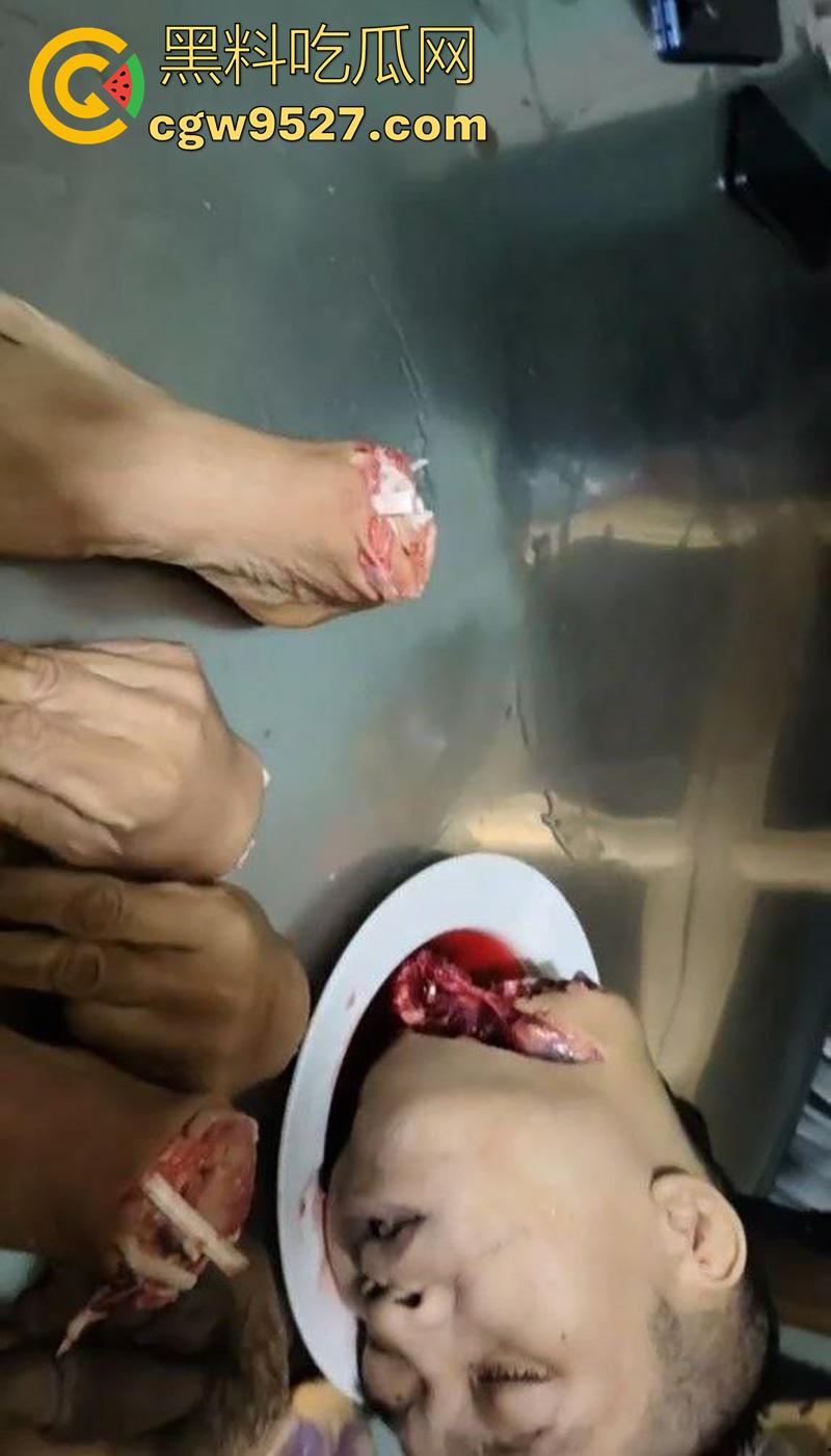 暗网越南屠夫案,男子自愿被杀,多角度砍头血如泉涌,干脆利落几秒剁头,现场原视频流出!-8