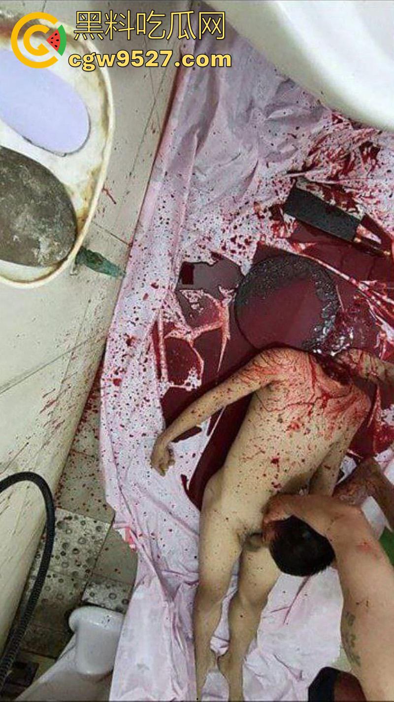 暗网越南屠夫案,男子自愿被杀,多角度砍头血如泉涌,干脆利落几秒剁头,现场原视频流出!-9