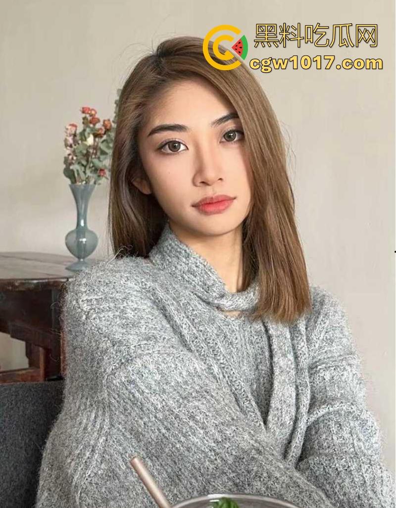 深圳高颜值护士竟是饥渴母狗?撅臀跪舔求操,喜欢密穴塞满精液的感觉,难怪三不娶中有护士呢,原来这么反差!-1