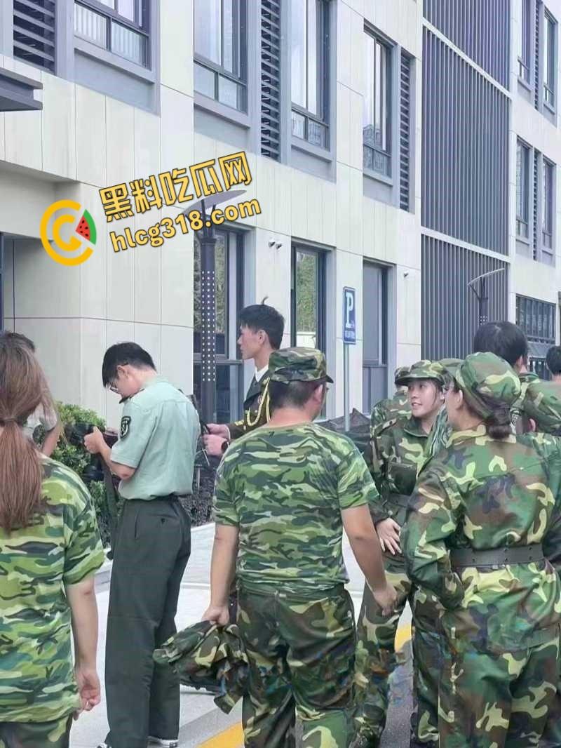 杭州浙大城市学院女学生和教官约炮,新生学妹勾引教官啪啪,曝光后教官还被抓走蹲了七天!-3