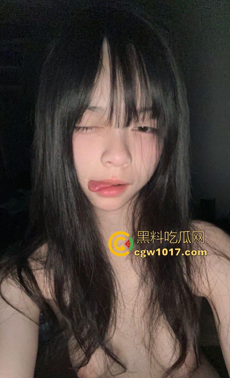 二次元妹妹的诱惑自慰,娇小身材C杯巨乳,软萌反差婊,露奶洗澡淫荡扭臀,粉嫩乳头被不停揉捏,这种谁看不硬啊!-1
