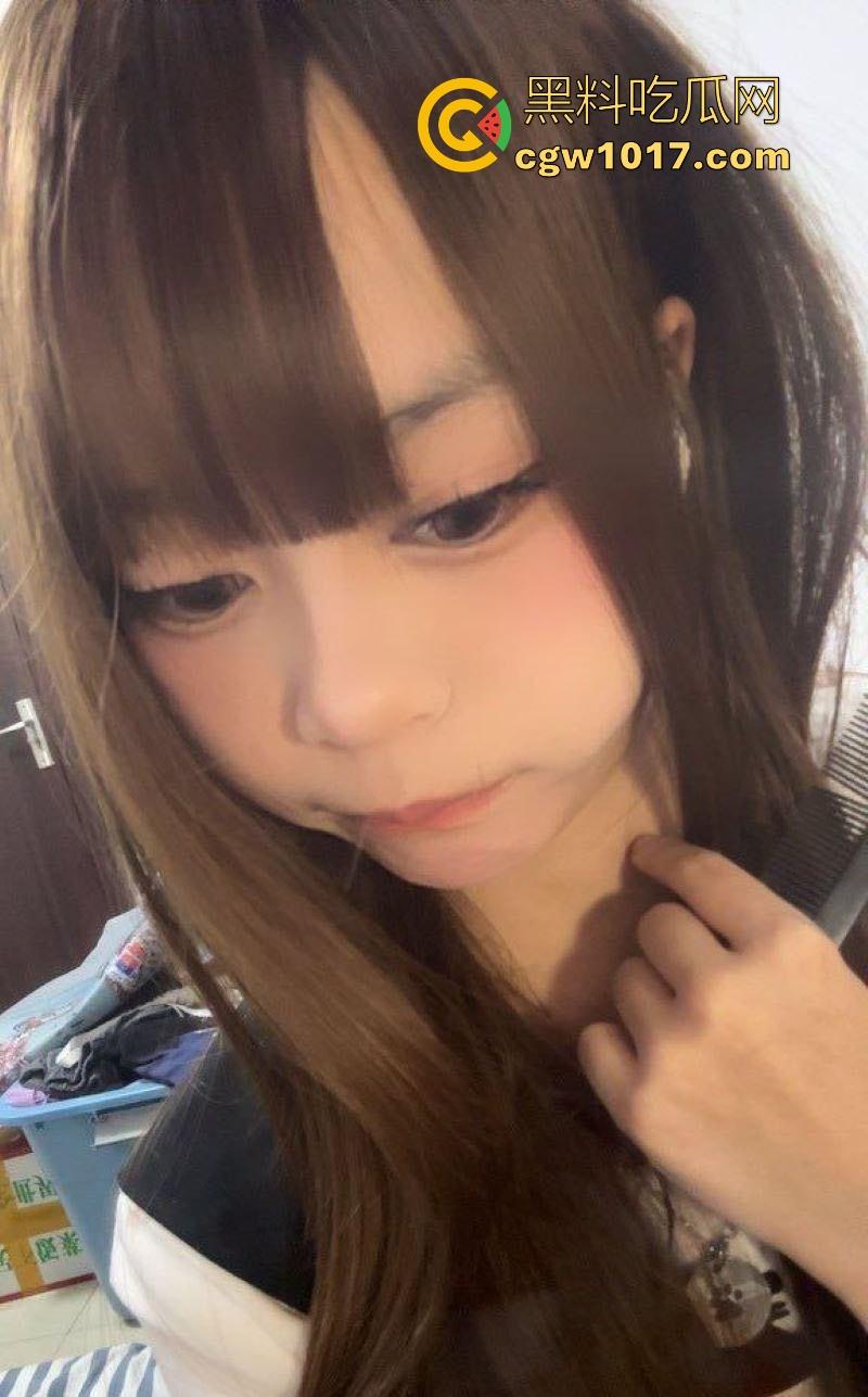 二次元妹妹的诱惑自慰,娇小身材C杯巨乳,软萌反差婊,露奶洗澡淫荡扭臀,粉嫩乳头被不停揉捏,这种谁看不硬啊!-2