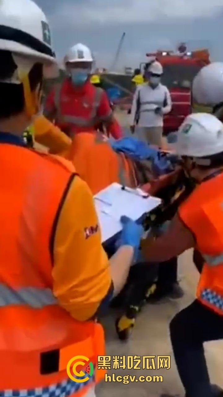 蛋疼!菲律宾工地小哥施工失误被钢管穿蛋而过 命根子保不住了-5