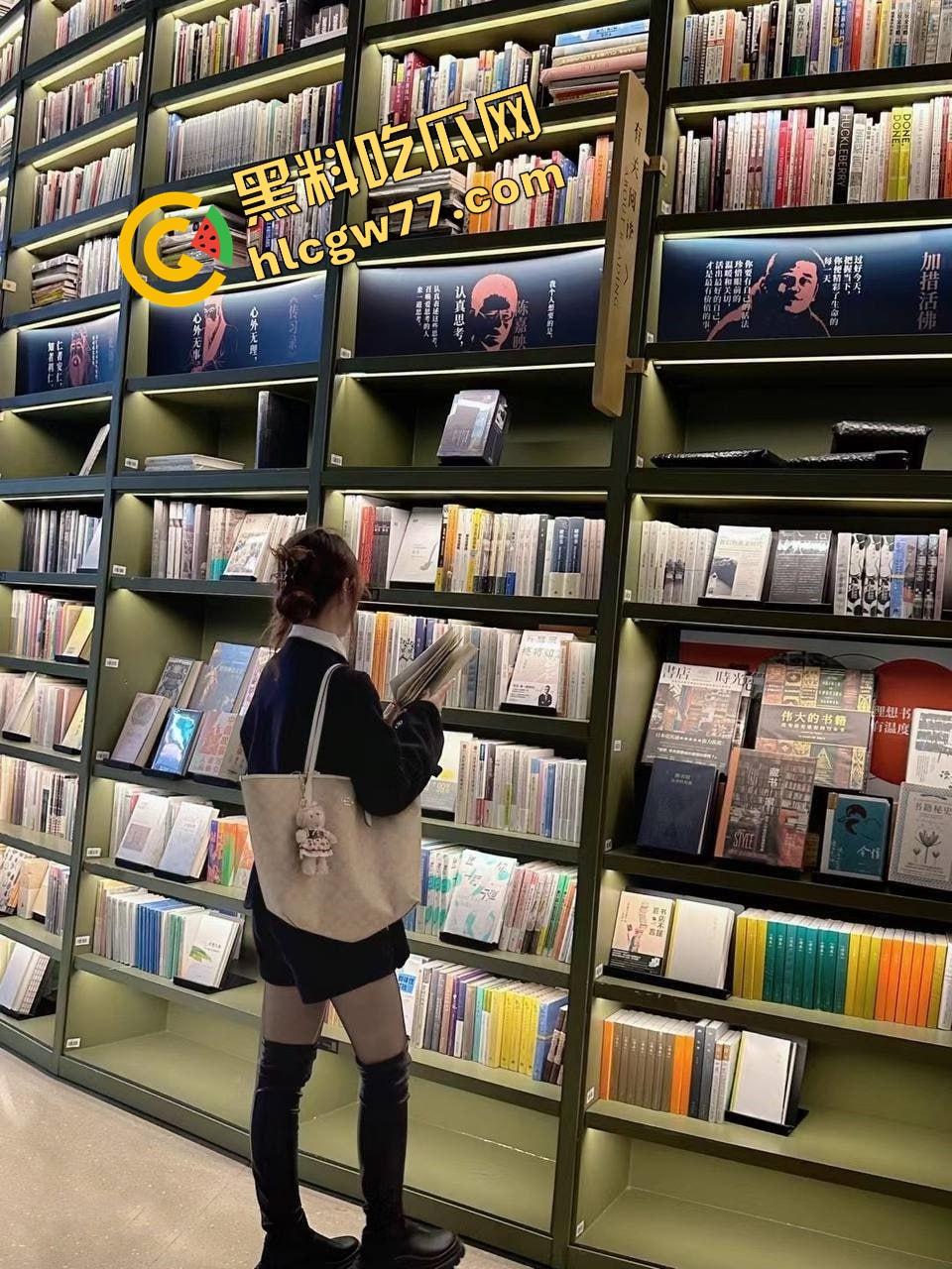 邯郸高颜值理发店小妹【兔兔】学徒眼镜骚货,天然喜欢捆绑调教,越绑越湿,骚穴夹得翻红抽搐!-9