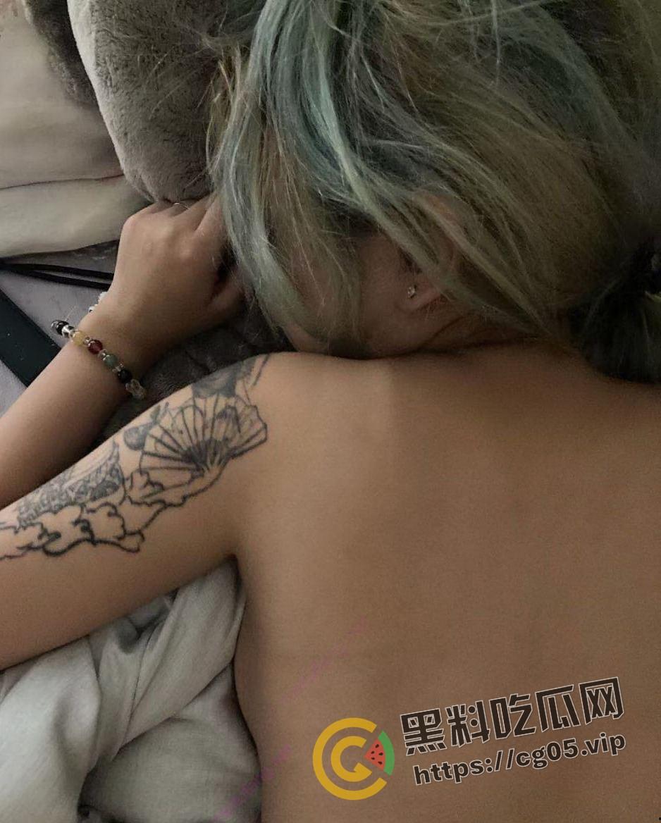 广西南宁朝阳区精神小妹被网调 私密自拍被流出 精神小妹带纹身 先天网调圣体-10