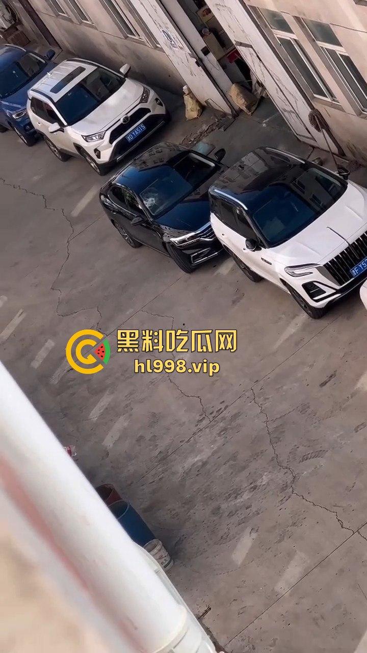 天津丈夫怀疑老婆出轨怒砸车,老婆吓得弃车逃跑!掏出自制手枪开火,枪声堪比沙鹰,建国后还敢造枪!-3