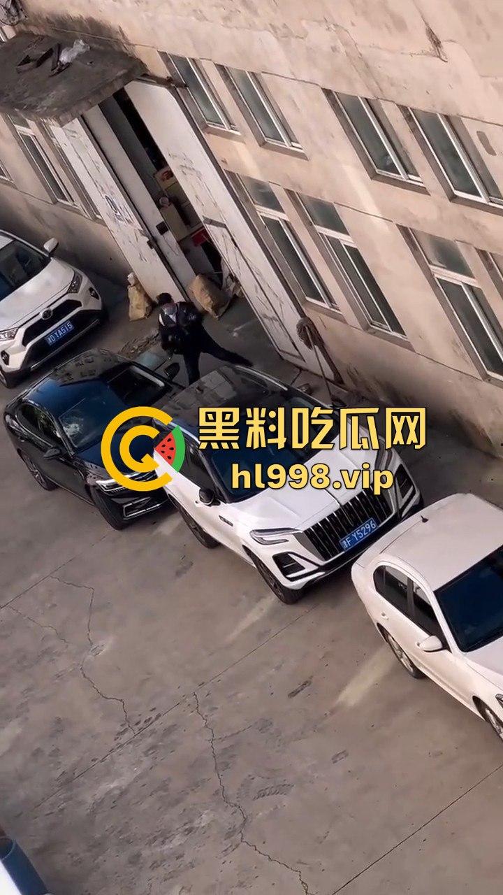 天津丈夫怀疑老婆出轨怒砸车,老婆吓得弃车逃跑!掏出自制手枪开火,枪声堪比沙鹰,建国后还敢造枪!-6