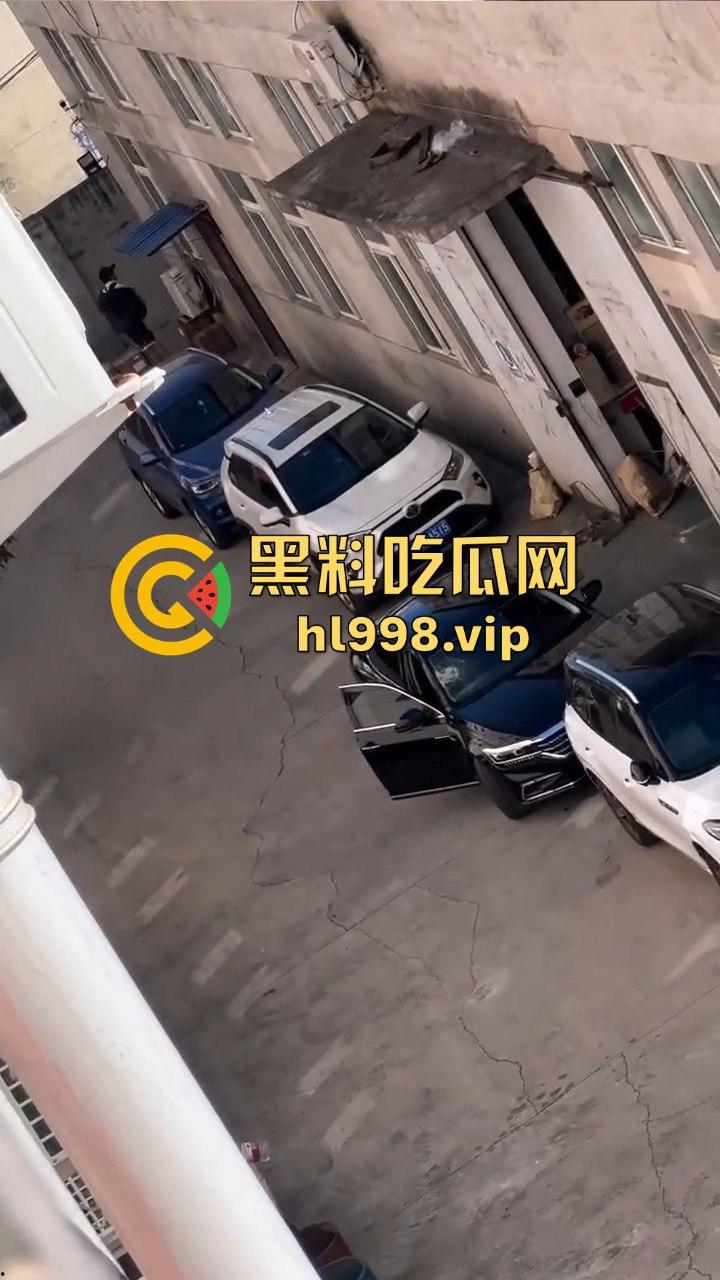 天津丈夫怀疑老婆出轨怒砸车,老婆吓得弃车逃跑!掏出自制手枪开火,枪声堪比沙鹰,建国后还敢造枪!-9