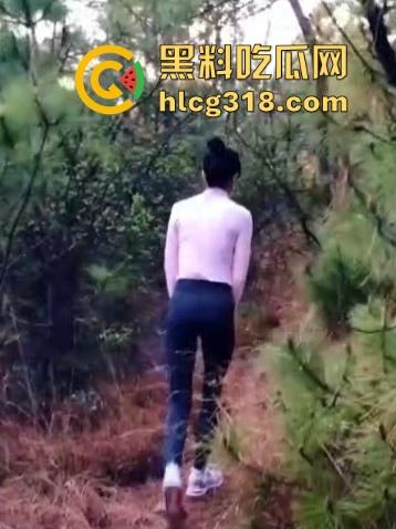 跟极品登山炮友挑战高难度做爱,树上后入美臀瑜伽裤,高难度一般人请勿模仿!-1