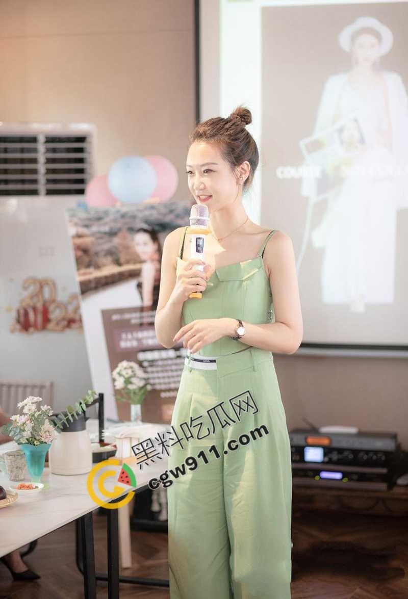 深圳性感女老板【刘丽芳】不雅视频爆出,饥渴人妻包男小三释放欲望,镜头前自慰展骚穴,露奶挨操尽显淫乱-2