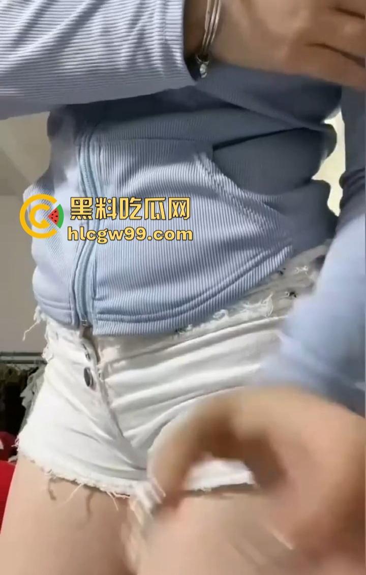 抖音『狐妍 』江西小坦克,彩礼漫天要价,大哥8K连送福利视频带骗炮,爽完直接跑路,白操这辆小坦克!-9