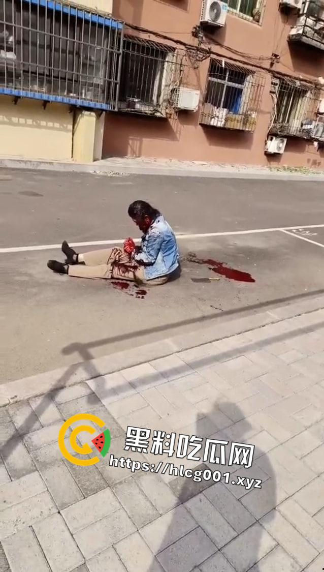 沈阳铁西区又出现砍人事件被砍的头部全身是血 画面血腥 这是多大的仇-2