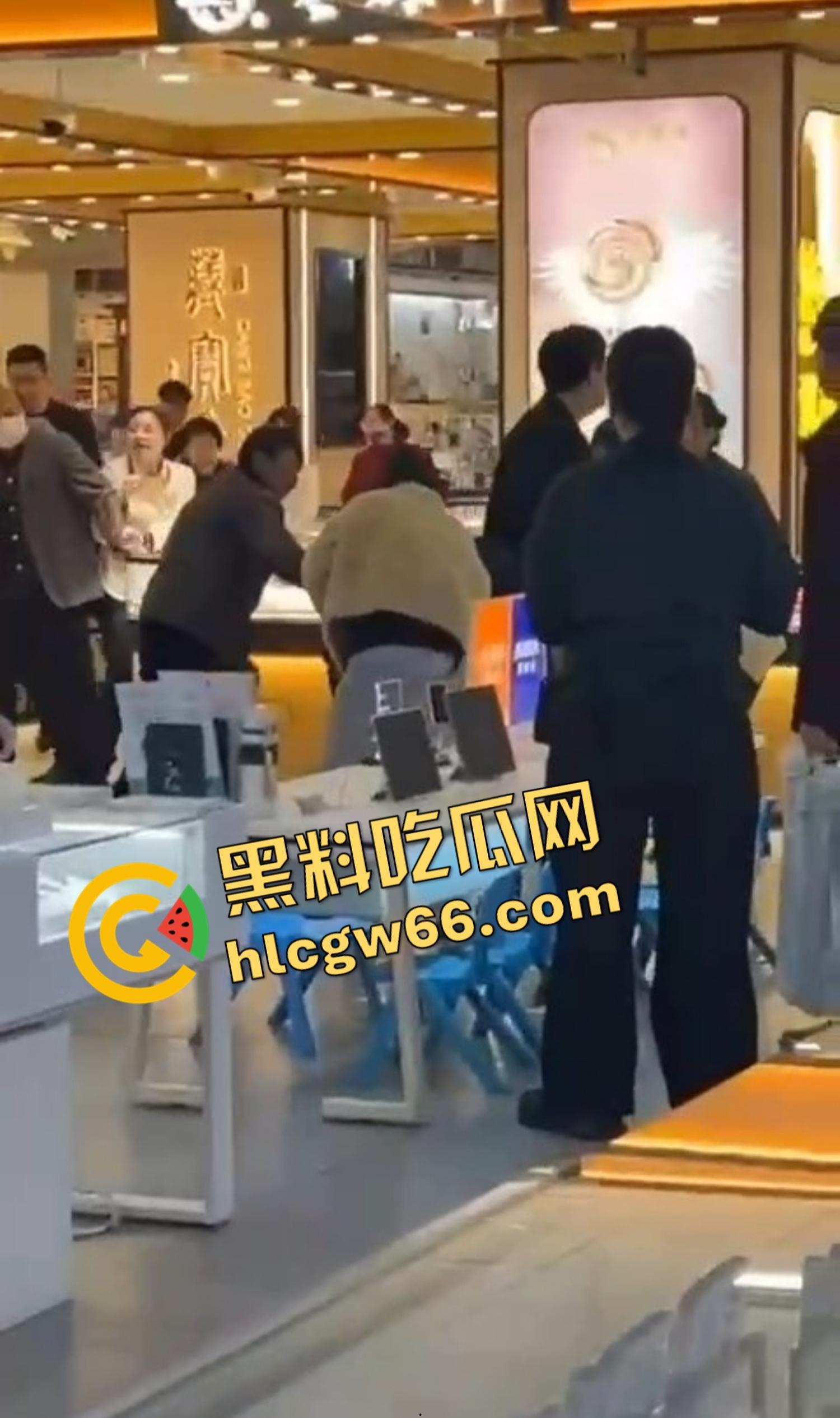 郑口信誉楼金逼事件刷屏,老凤祥主任当小三,一炮一万?原配GPS监听全程,宾馆淫声浪语全曝光!-4