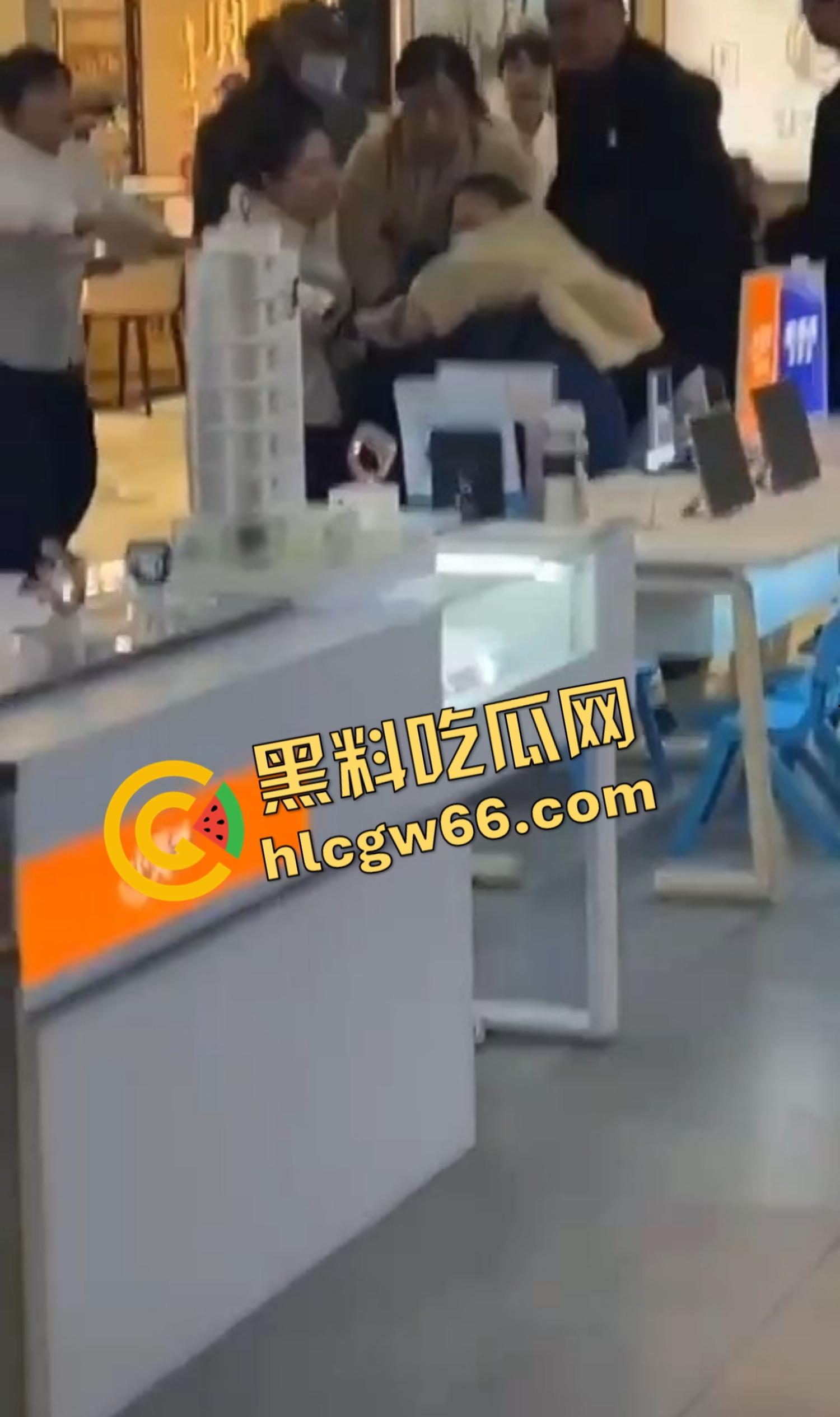 郑口信誉楼金逼事件刷屏,老凤祥主任当小三,一炮一万?原配GPS监听全程,宾馆淫声浪语全曝光!-5