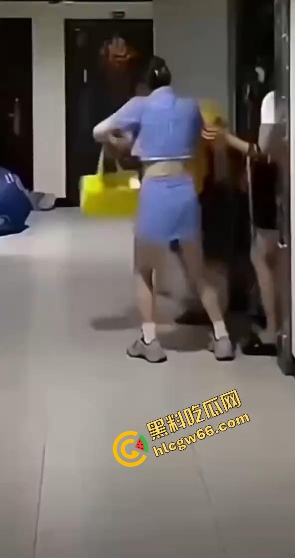 美团这宣传片是认真的吗?小哥送外卖送到黑丝裸体美女家?谁还不想干这活儿!-1