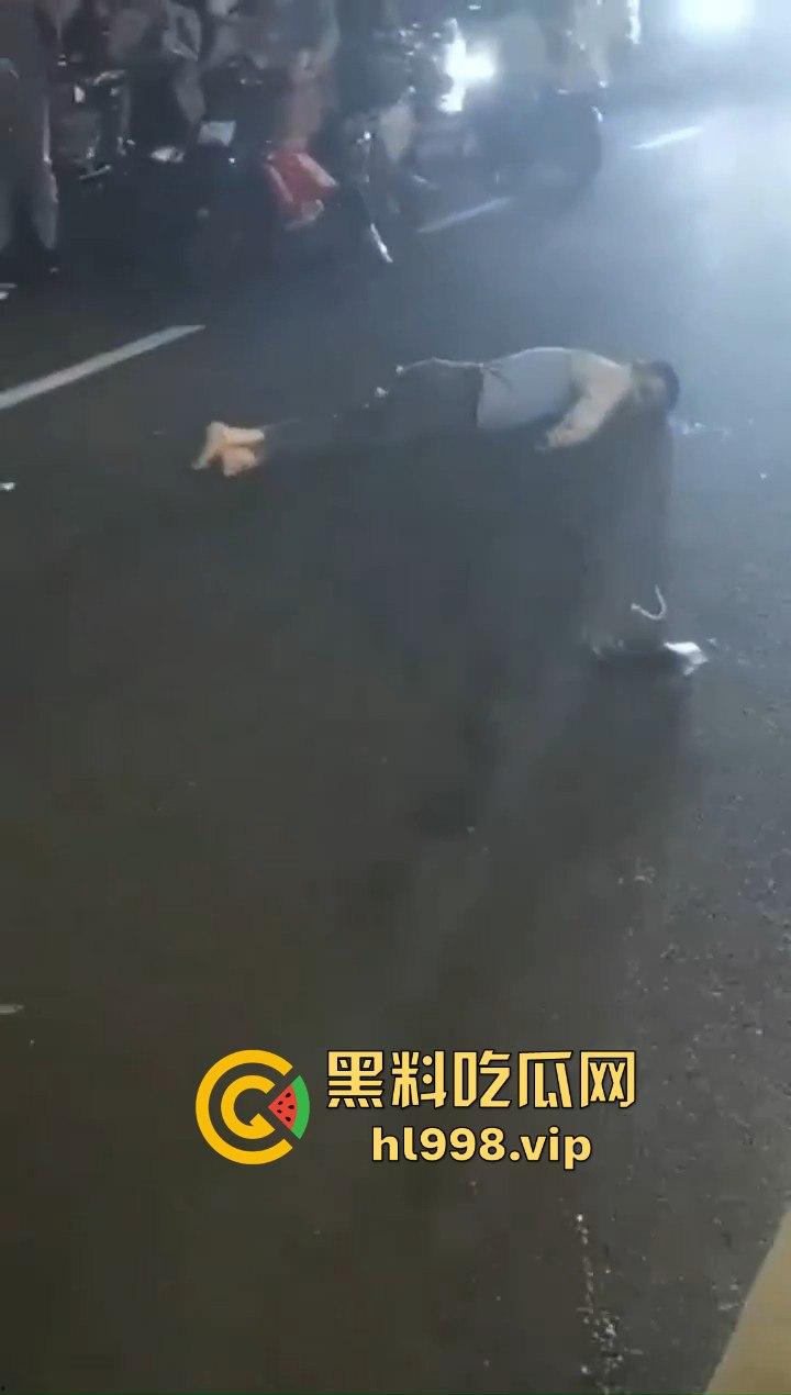 福州惊现比亚迪元怼威马,乘客嘴贱把司机吵崩溃,硬是要带人一起见阎王!-2