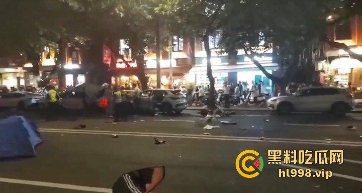 福州惊现比亚迪元怼威马,乘客嘴贱把司机吵崩溃,硬是要带人一起见阎王!-4