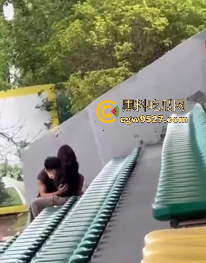 湖北美术学院,小情侣饥渴难耐户外刺激性爱,直接伸进了狂扣狂舔,场面极其刺激!-6