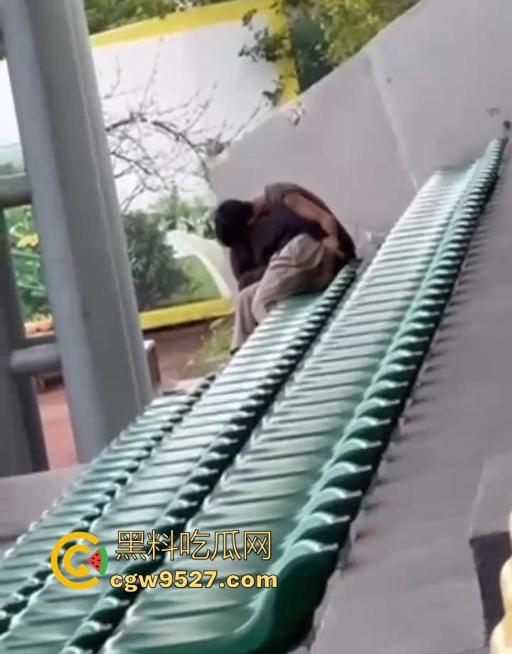 湖北美术学院,小情侣饥渴难耐户外刺激性爱,直接伸进了狂扣狂舔,场面极其刺激!-7