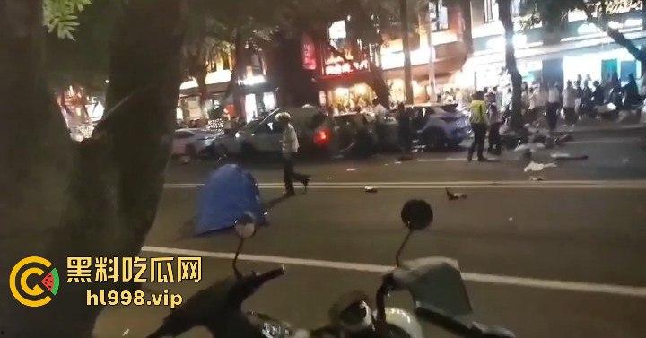 福州惊现比亚迪元怼威马,乘客嘴贱把司机吵崩溃,硬是要带人一起见阎王!-9