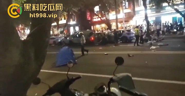 福州惊现比亚迪元怼威马,乘客嘴贱把司机吵崩溃,硬是要带人一起见阎王!-10