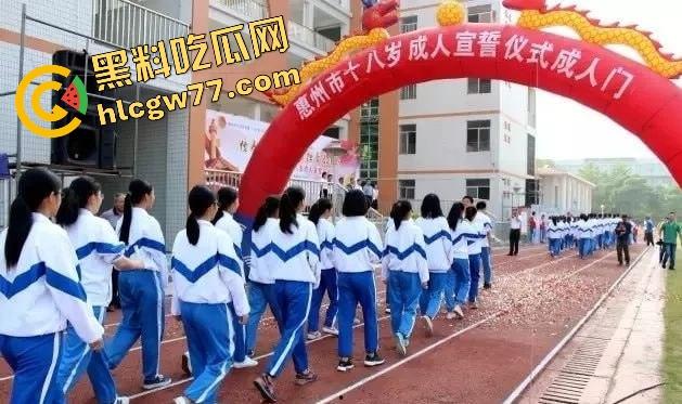 惠州二中高中情侣校服下偷偷开干,从抠逼亲热到无套换姿势,青春就是敢,Just do it!-2