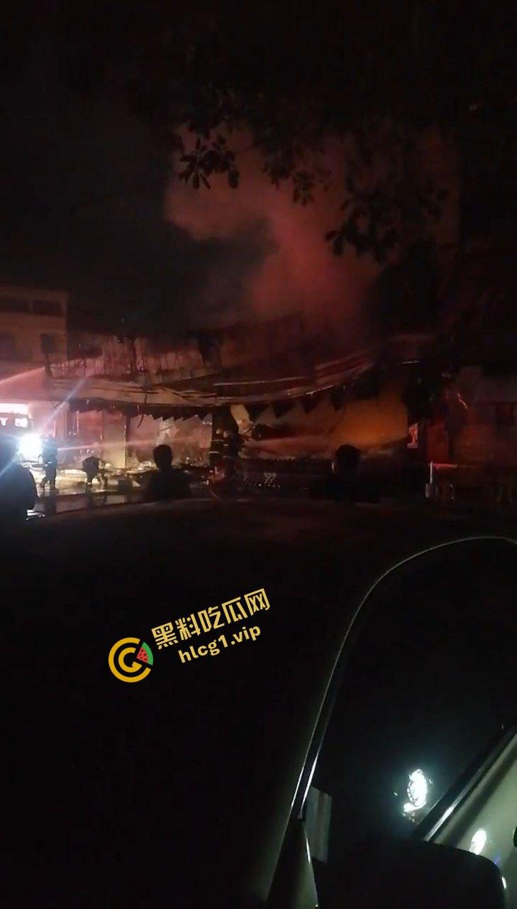 佛山顺德三桂市场 电动车自燃引燃多家商铺 大型火灾!-2