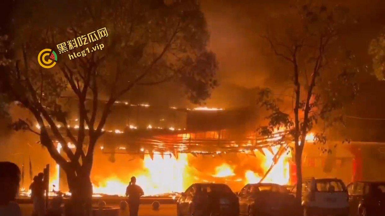 佛山顺德三桂市场 电动车自燃引燃多家商铺 大型火灾!-4