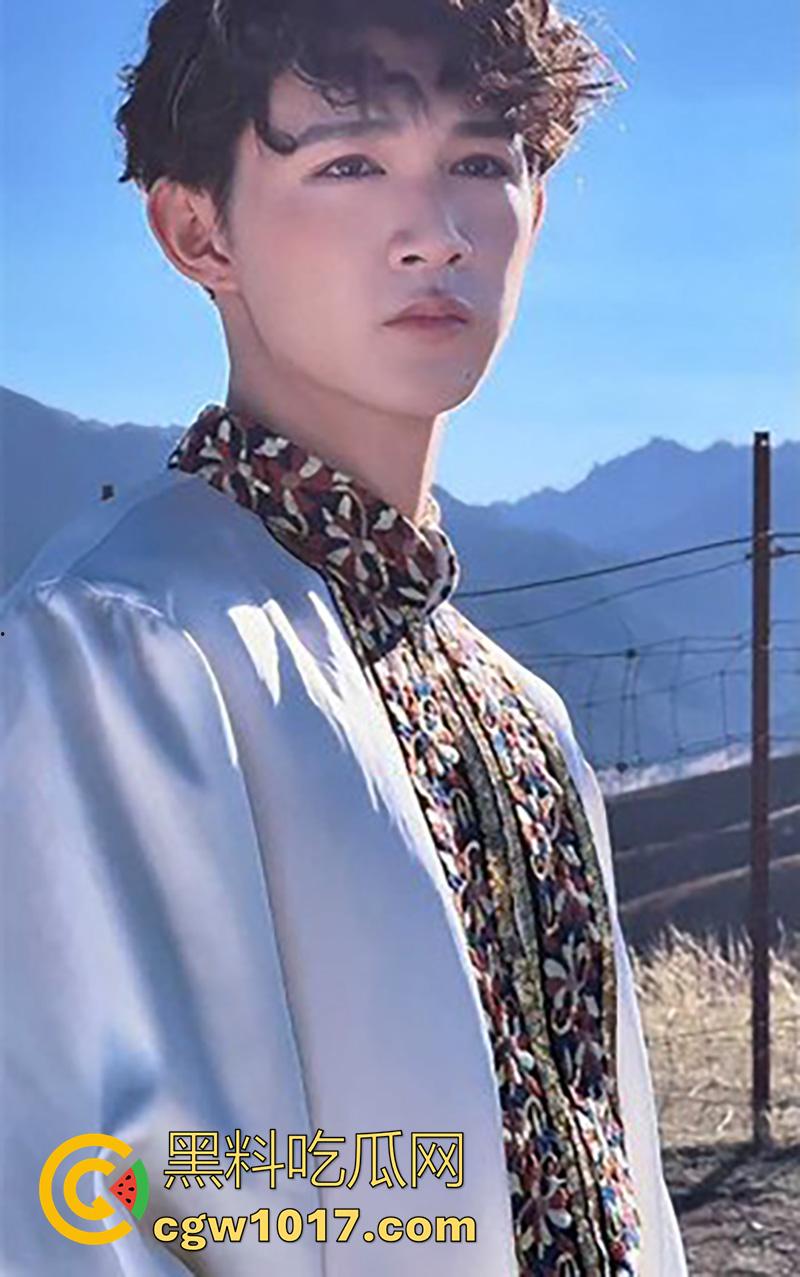 19岁爆火童星【荣梓杉】,被女友李禹熹发文曝光,年纪轻轻出轨家暴,渣男人设彻底塌房,性爱视频完美露脸实锤无疑!-3