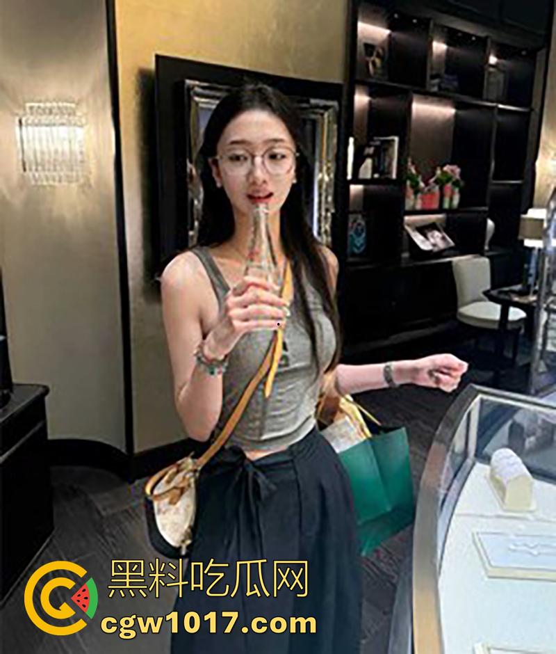 19岁爆火童星【荣梓杉】,被女友李禹熹发文曝光,年纪轻轻出轨家暴,渣男人设彻底塌房,性爱视频完美露脸实锤无疑!-6