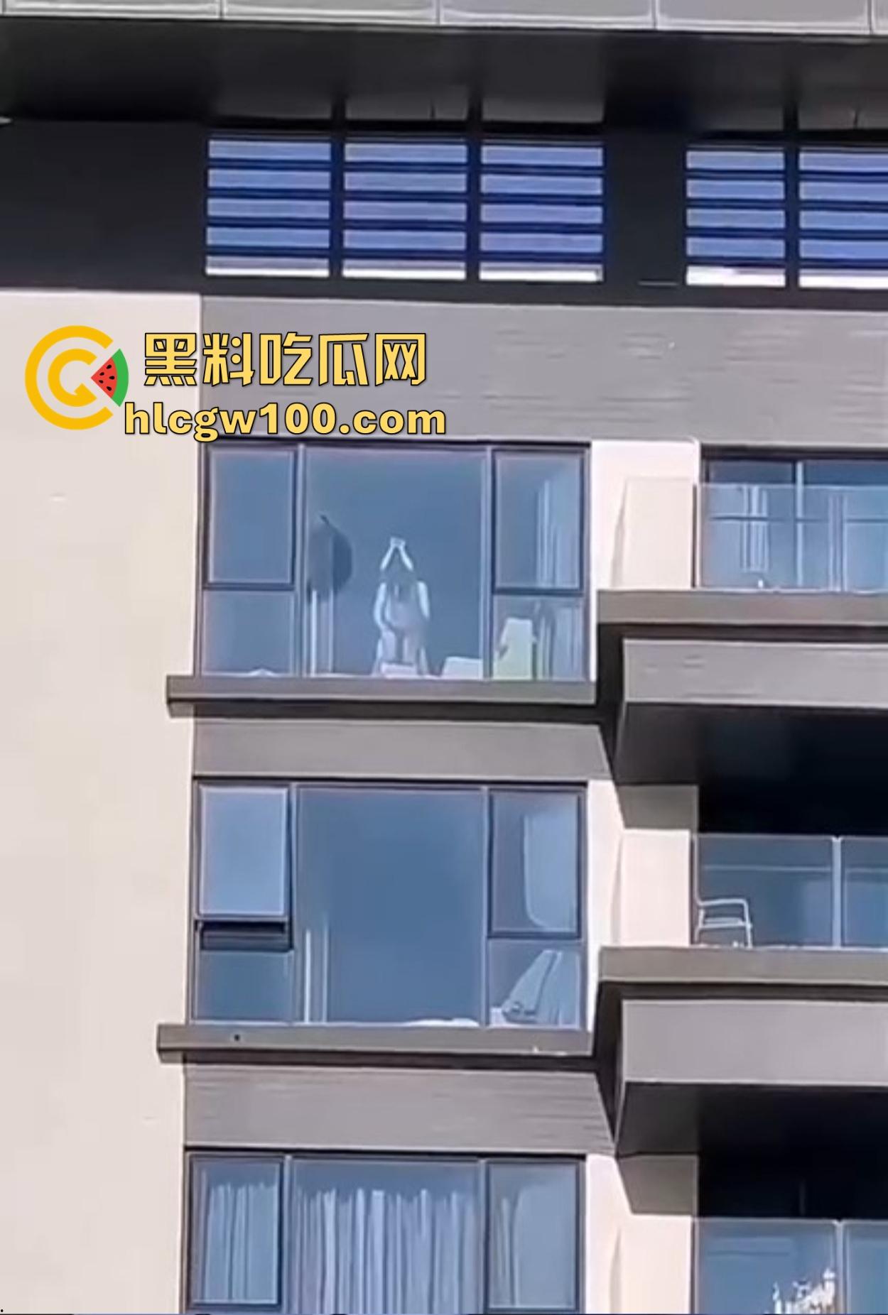 杭州不雅之窗全程记录 邻居奶子贴窗打炮撞击啪啪作响 mate70非凡大师拍得4K清晰 真是遥遥领先！-9