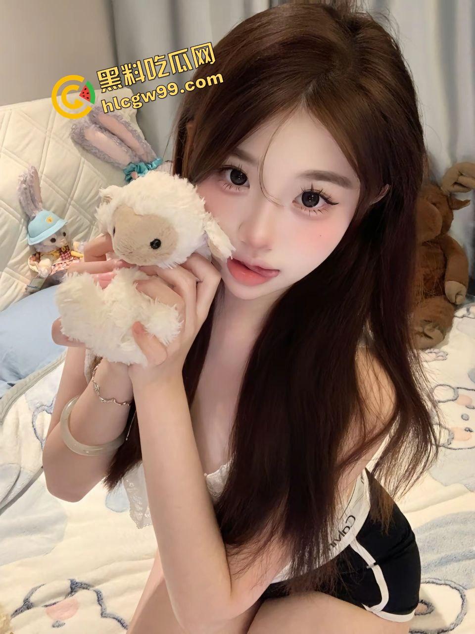 西安极品八字奶母狗【袁慧敏】私拍美奶诱惑视频供金主,酒店后入撞击大骚臀淫叫!独家曝光流出!-1