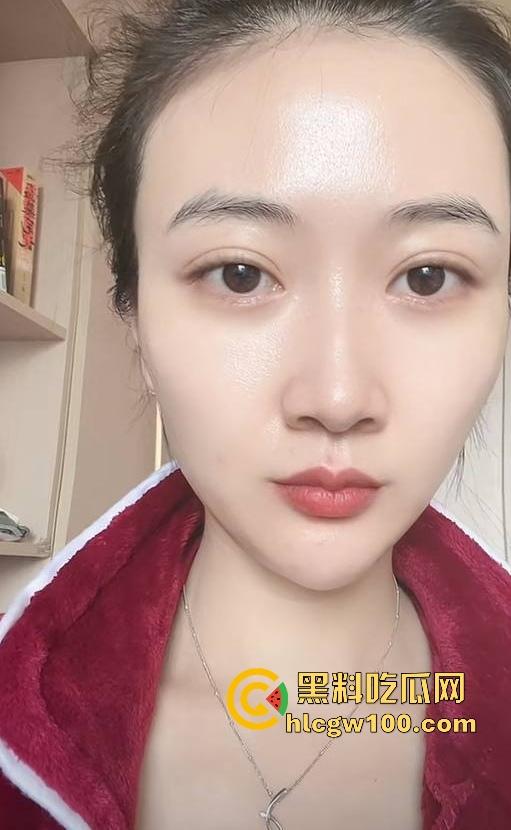 抖音美艳少妇【向子】露脸私密视频泄露,骚气动作极致勾引让人看傻眼!-4