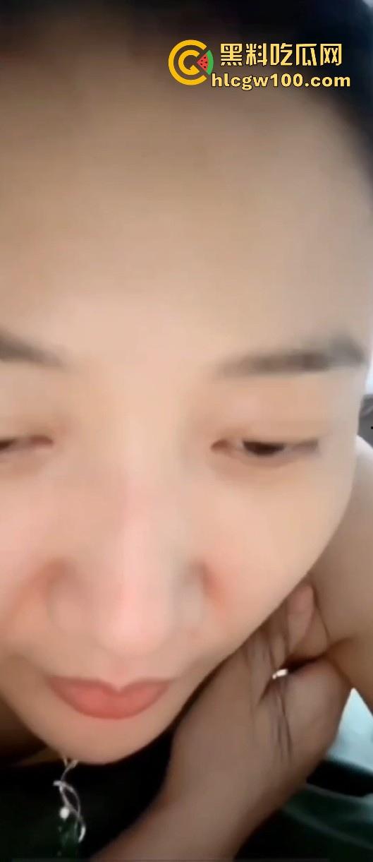 抖音美艳少妇【向子】露脸私密视频泄露,骚气动作极致勾引让人看傻眼!-5