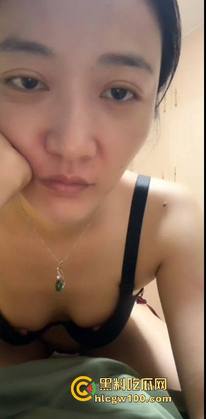 抖音美艳少妇【向子】露脸私密视频泄露,骚气动作极致勾引让人看傻眼!-6