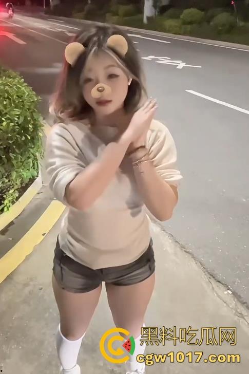 黑龙江工业大学微胖学妹【李志怡】少则三天一战,多则一天五炮,被圈内人公认的榨精女王,呻吟淫荡程度如麻豆女主!-1