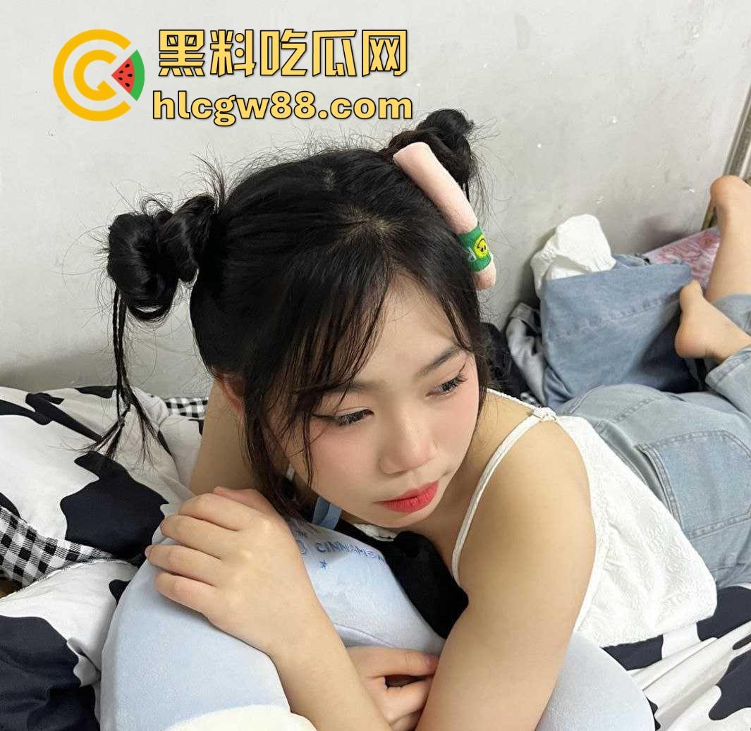 江苏徐州清纯嫩妹【李凝珠】生活照和现实的反差 母狗配丝袜 骚穴随便插 男友炮友直呼太过瘾!-1