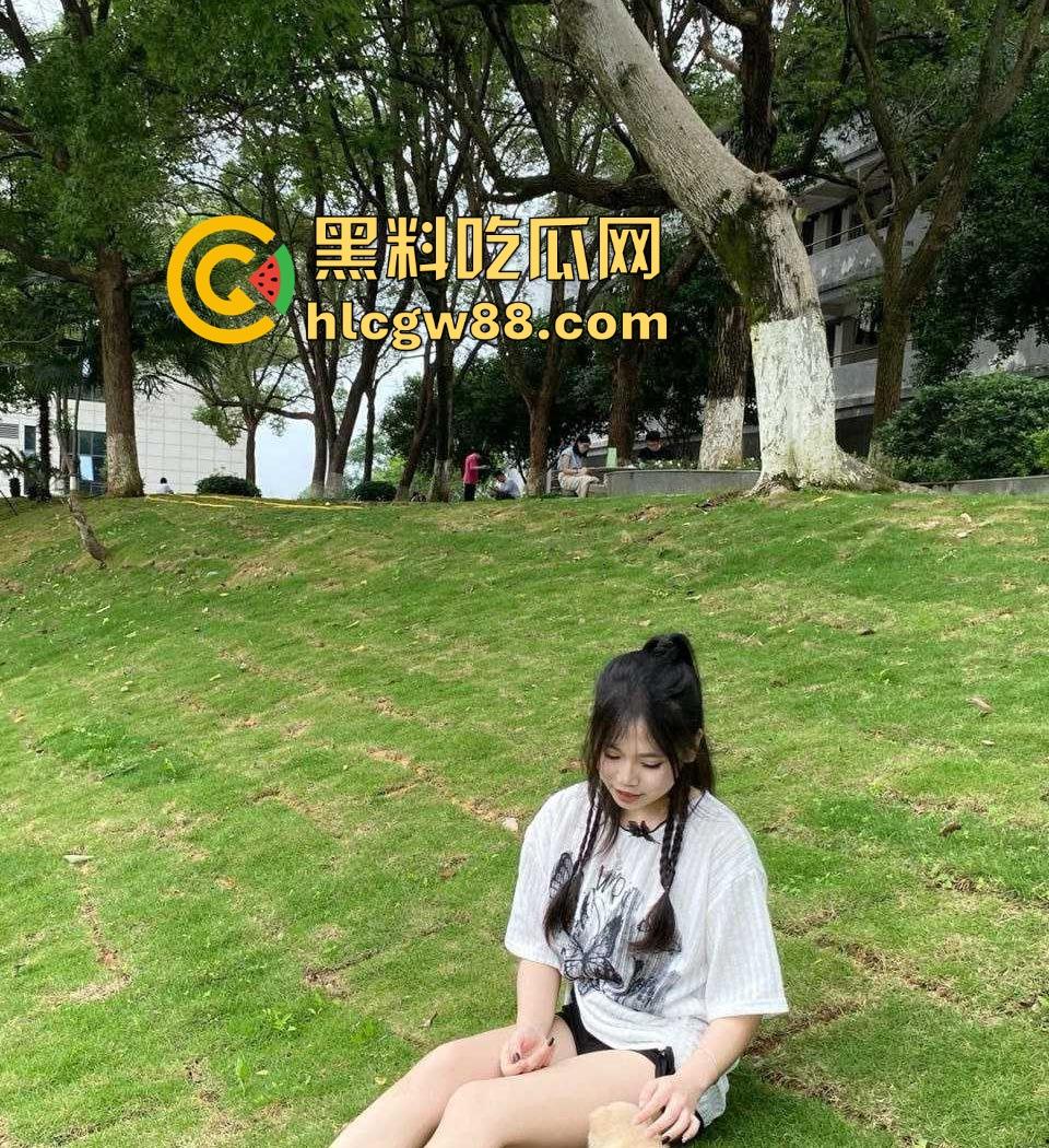 江苏徐州清纯嫩妹【李凝珠】生活照和现实的反差 母狗配丝袜 骚穴随便插 男友炮友直呼太过瘾!-2