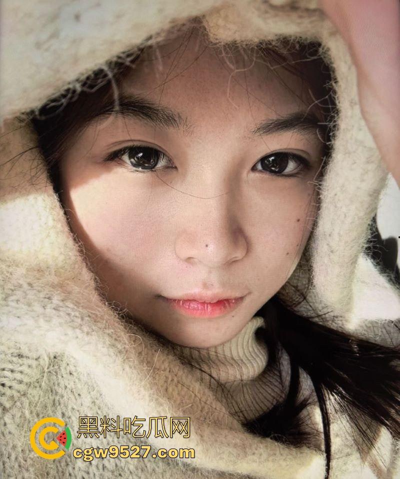 武汉理工大学【胡悦】蕾丝半透,勾勒出火辣身材,纤腰翘臀,胸前饱满,被猛男大屌激烈抽插,极其淫荡!-1