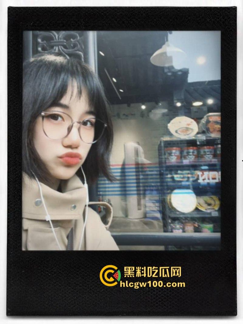 河南工学院反差眼镜婊【陈梦洁】与男友开房口交视频流出 表面清纯床上骚 口活娴熟似母狗-2