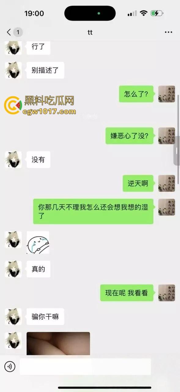 女大学生出轨撩骚有妇之夫,被人家老婆打上门,闷骚小三线下穿的朴素,线上反差发露奶露逼照勾引男人!-1