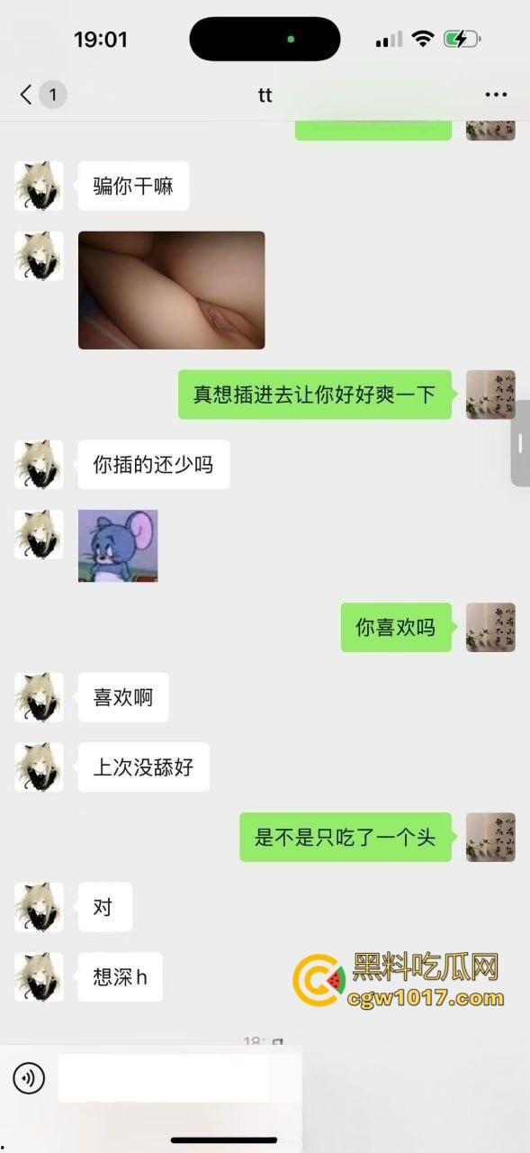 女大学生出轨撩骚有妇之夫,被人家老婆打上门,闷骚小三线下穿的朴素,线上反差发露奶露逼照勾引男人!-2