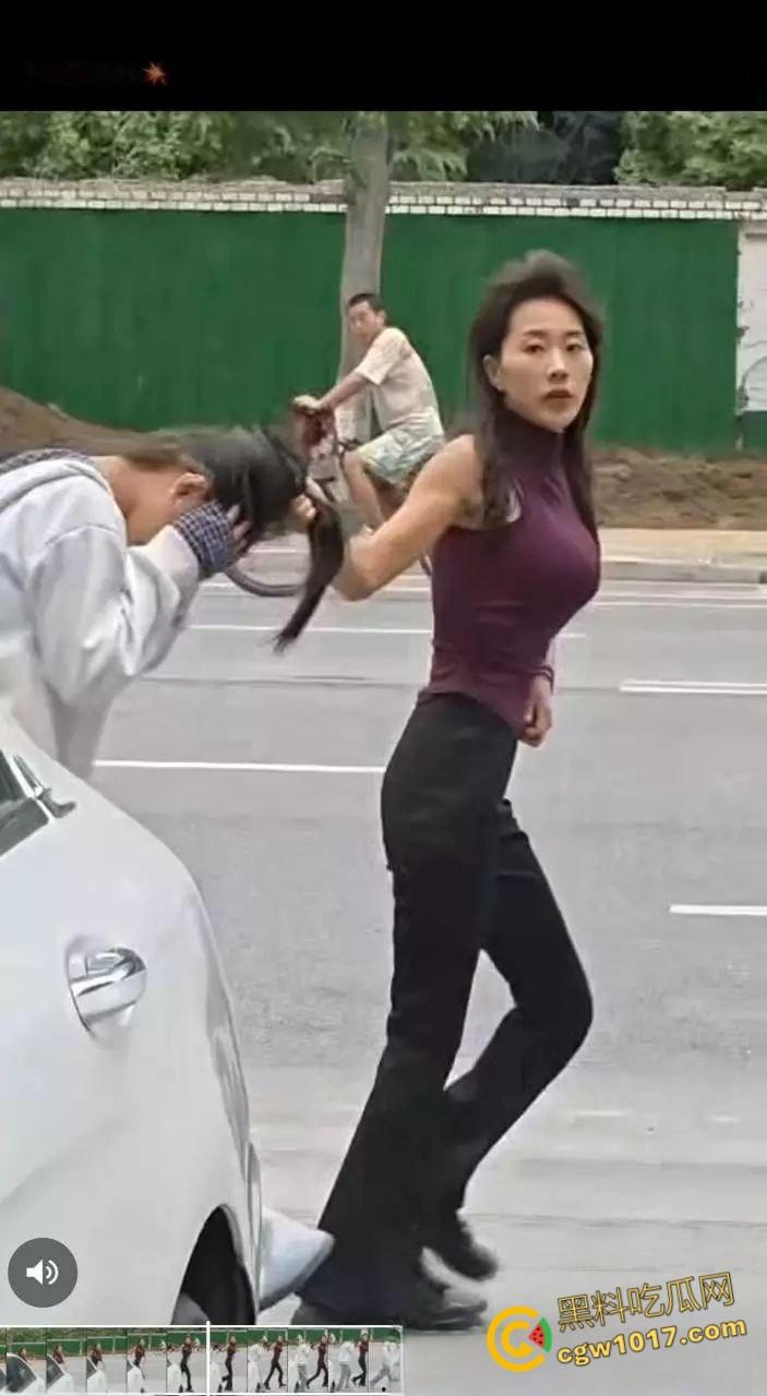 女大学生出轨撩骚有妇之夫,被人家老婆打上门,闷骚小三线下穿的朴素,线上反差发露奶露逼照勾引男人!-7