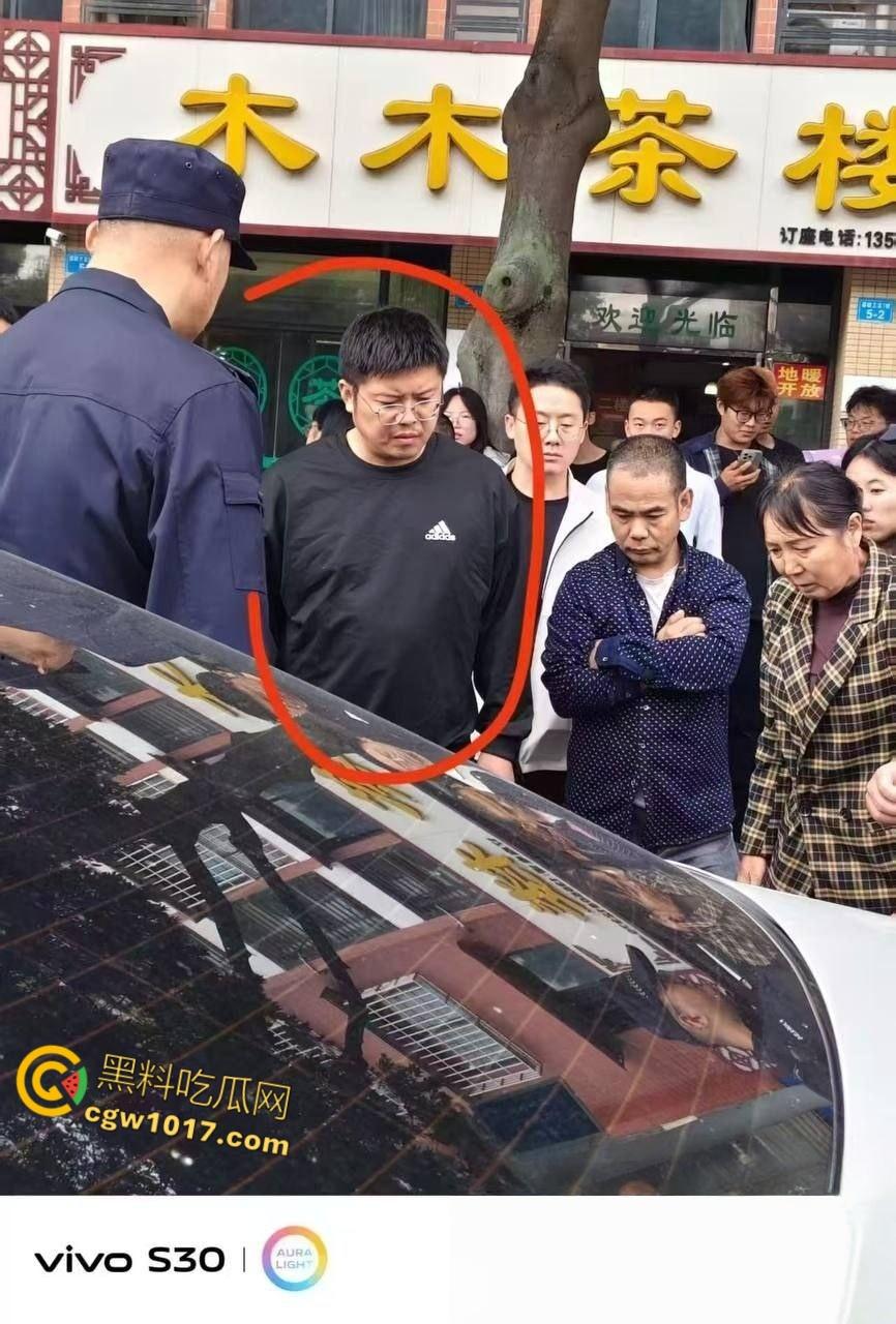 女大学生出轨撩骚有妇之夫,被人家老婆打上门,闷骚小三线下穿的朴素,线上反差发露奶露逼照勾引男人!-8