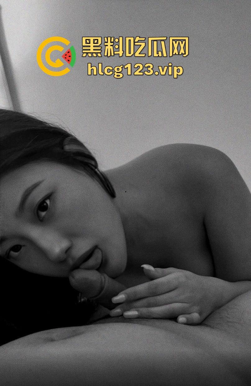 『李菲菲』床上风骚演绎!山东财经大学留学生的性爱视频泄密,吃鸡喷水让人看直了眼-2