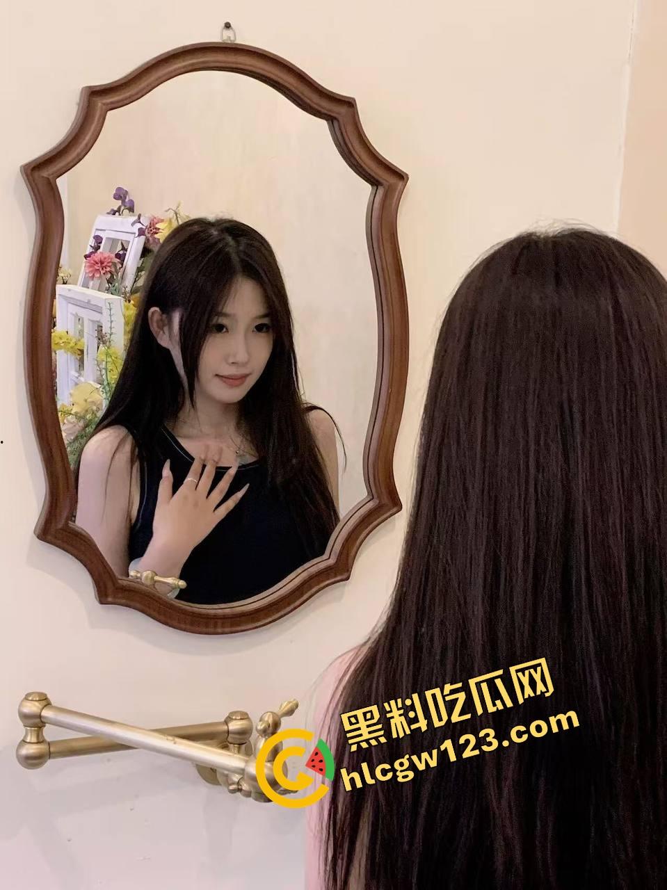 玩的真的花,当自己是花埋土里让人轮流浇尿喝尿,还认真说要快快长大哦,人形母狗癖癫到极致!-1