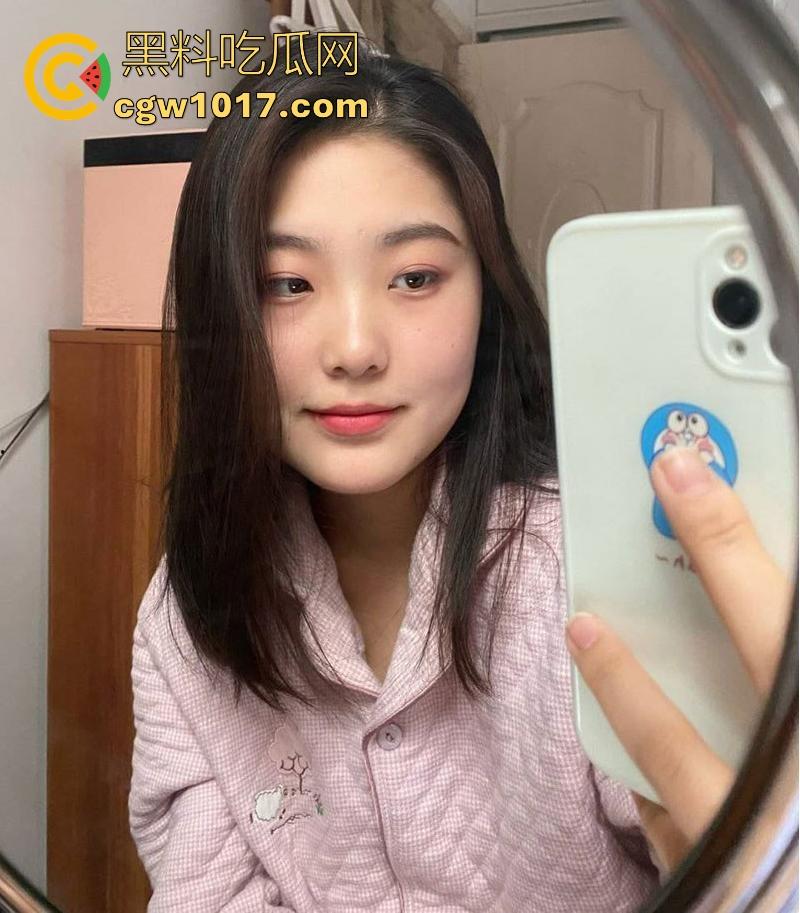 湖北微胖人妻出轨约炮,受虐属性拉满小母狗,捆绑跪地鞭打调教,酒店跪舔金主大屌,巨乳拖地粉臀高撅任鞭打!-2