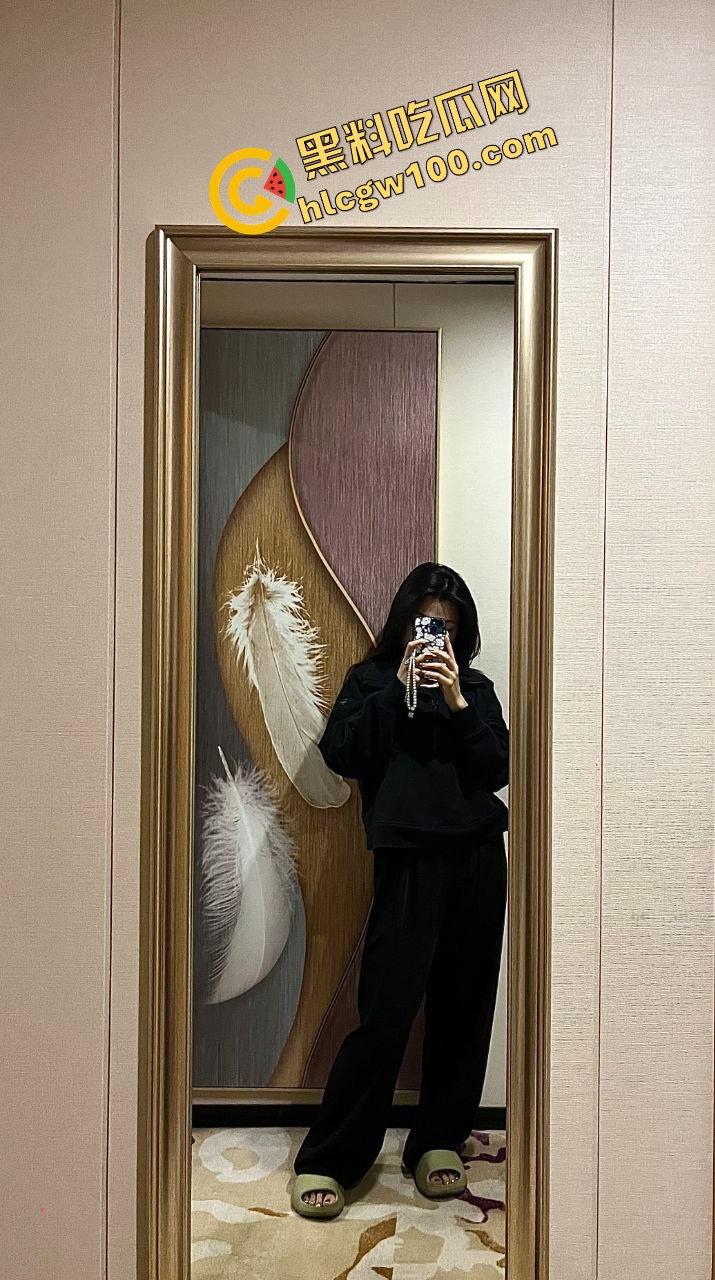 上海震旦职业学院反差骚鸡肉便器『王艺婉』母狗体质滥交无数 炮友情趣后入激烈做爱!原创独家曝光流出!-3